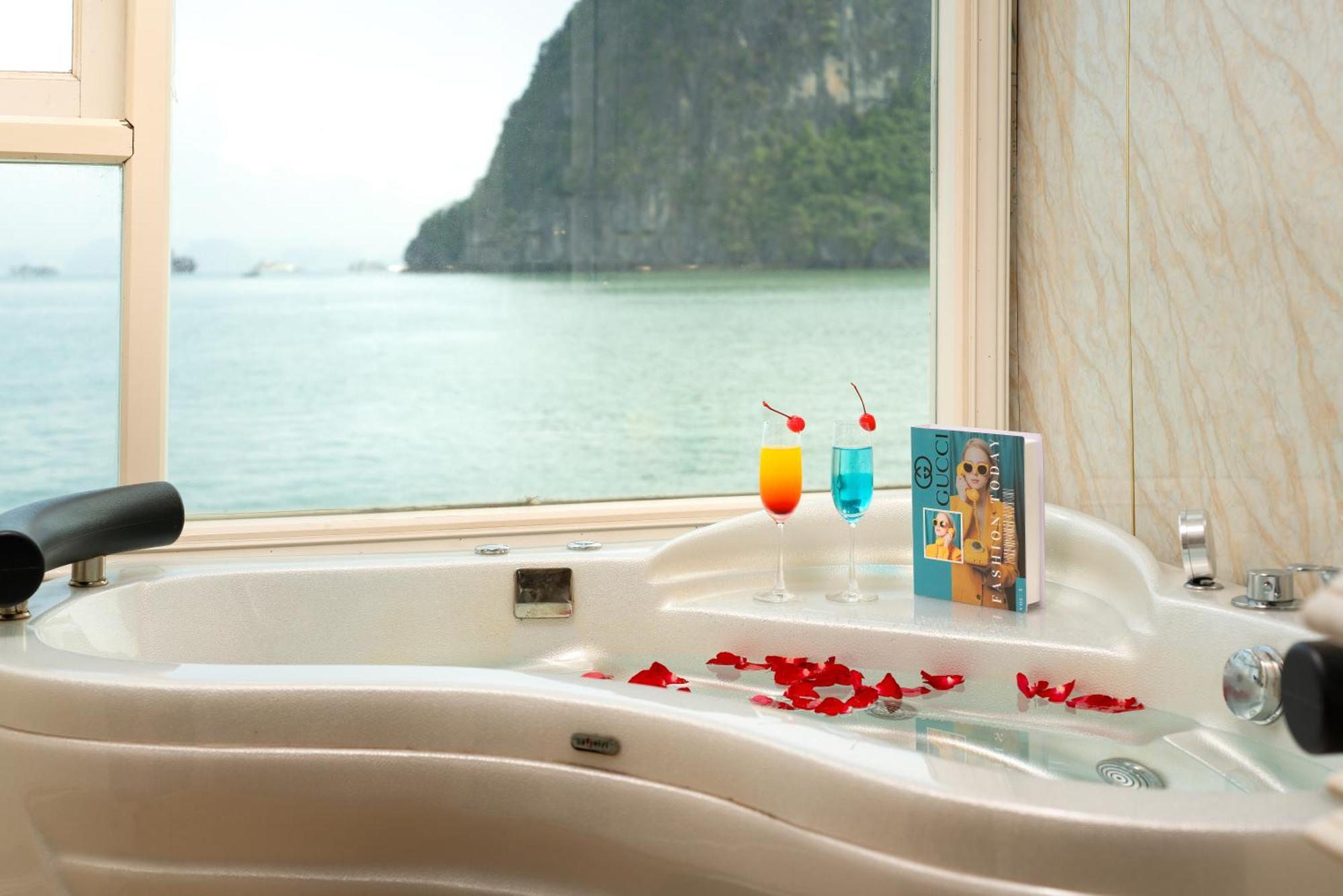 Halong Aquamarine Royal Cruise Hotel Ha Long Eksteriør billede