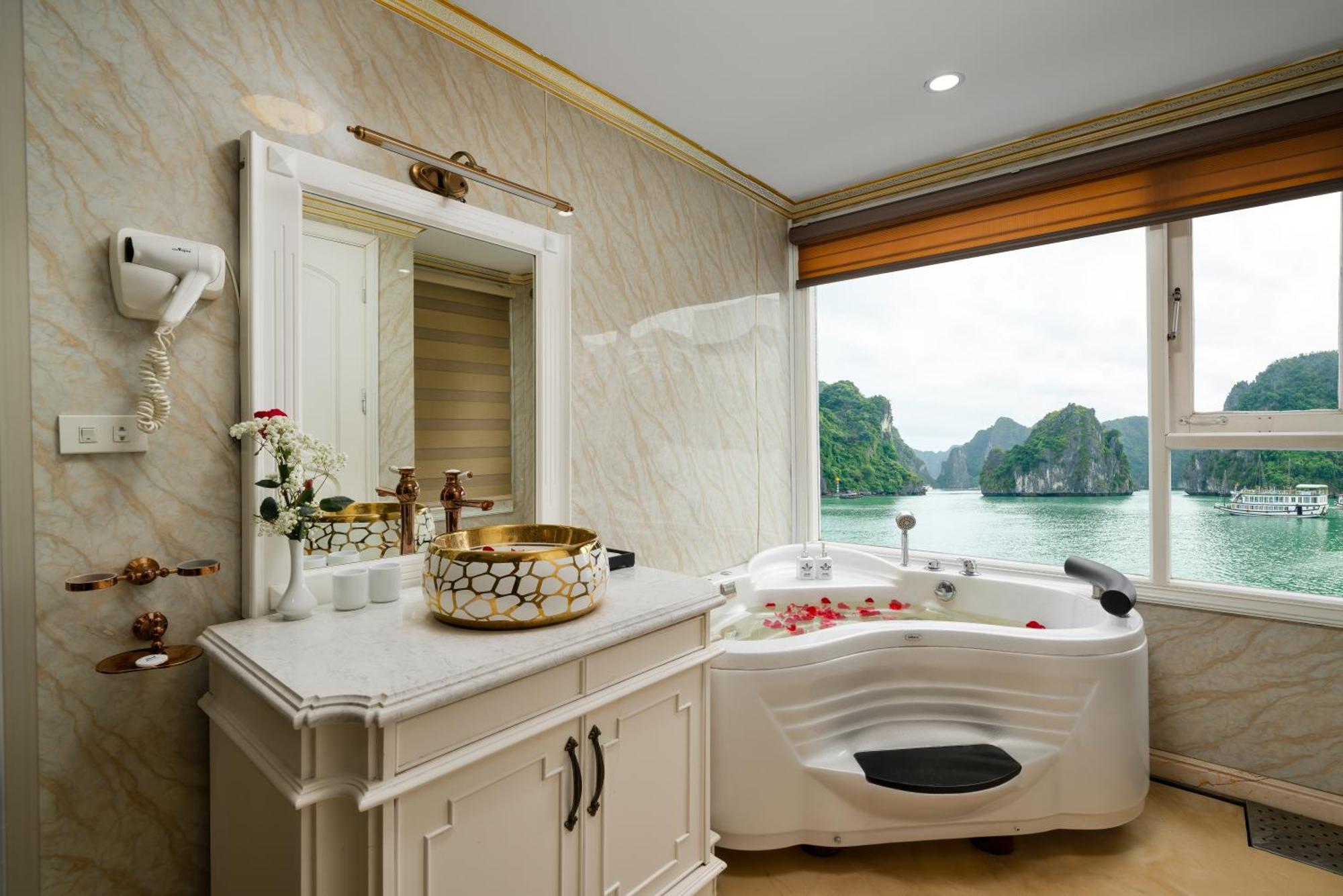 Halong Aquamarine Royal Cruise Hotel Ha Long Eksteriør billede